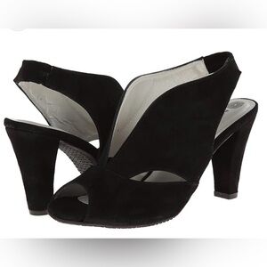 Eric Michaels Portugal leather suede peep toe heels w/cutouts size 38/7